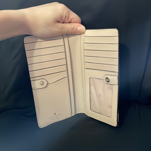 Kate spade large bifold wallet - Picture 3 of 3